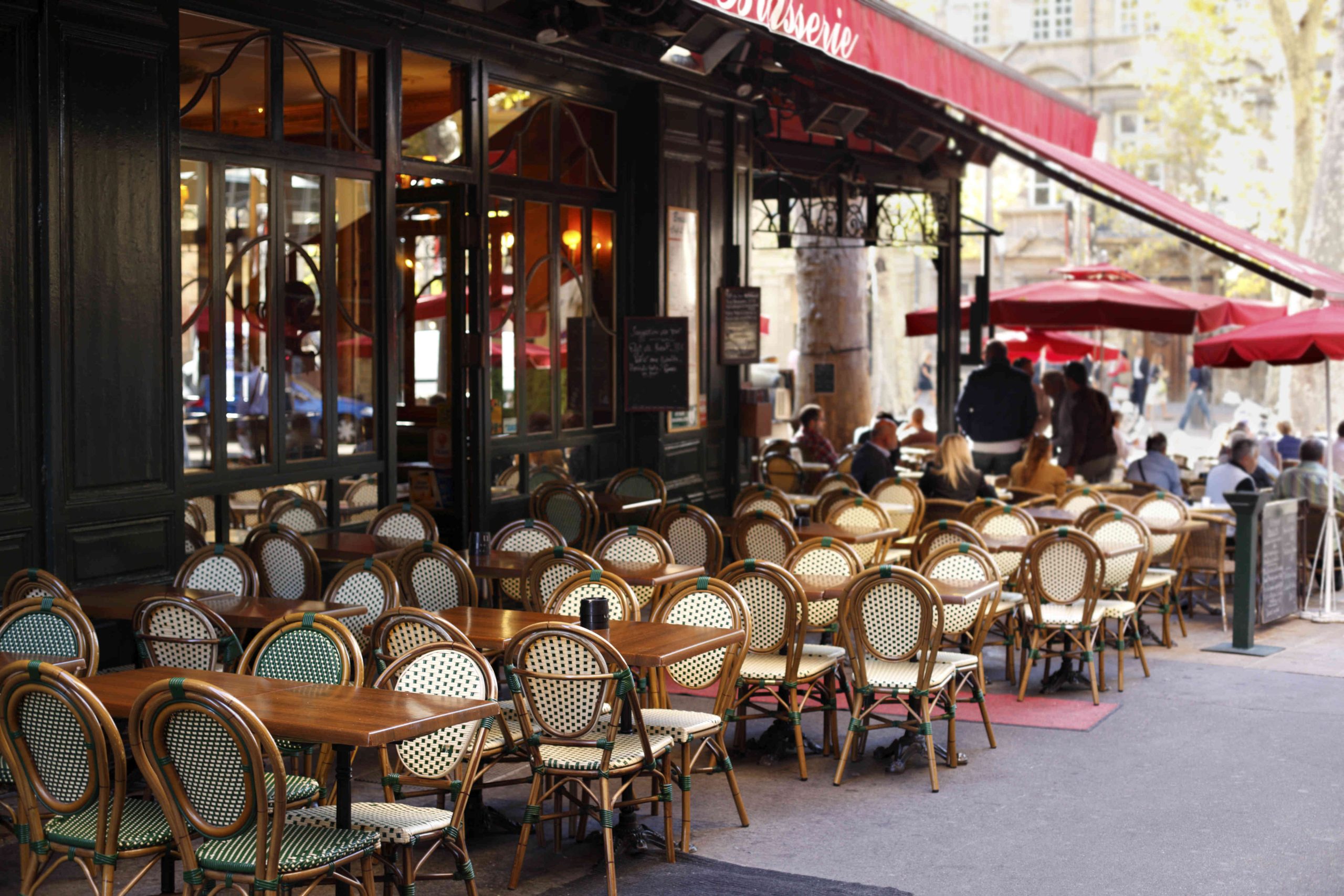 JO de Paris 2024 : une bouffée d’oxygène pour les terrasses des cafés de la capitale à la peine ?